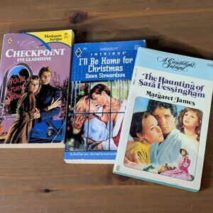 3pk ROMANCE INTRIGUE Books - Haunting Sara Lessingham, Checkpoint, Home for Xmas